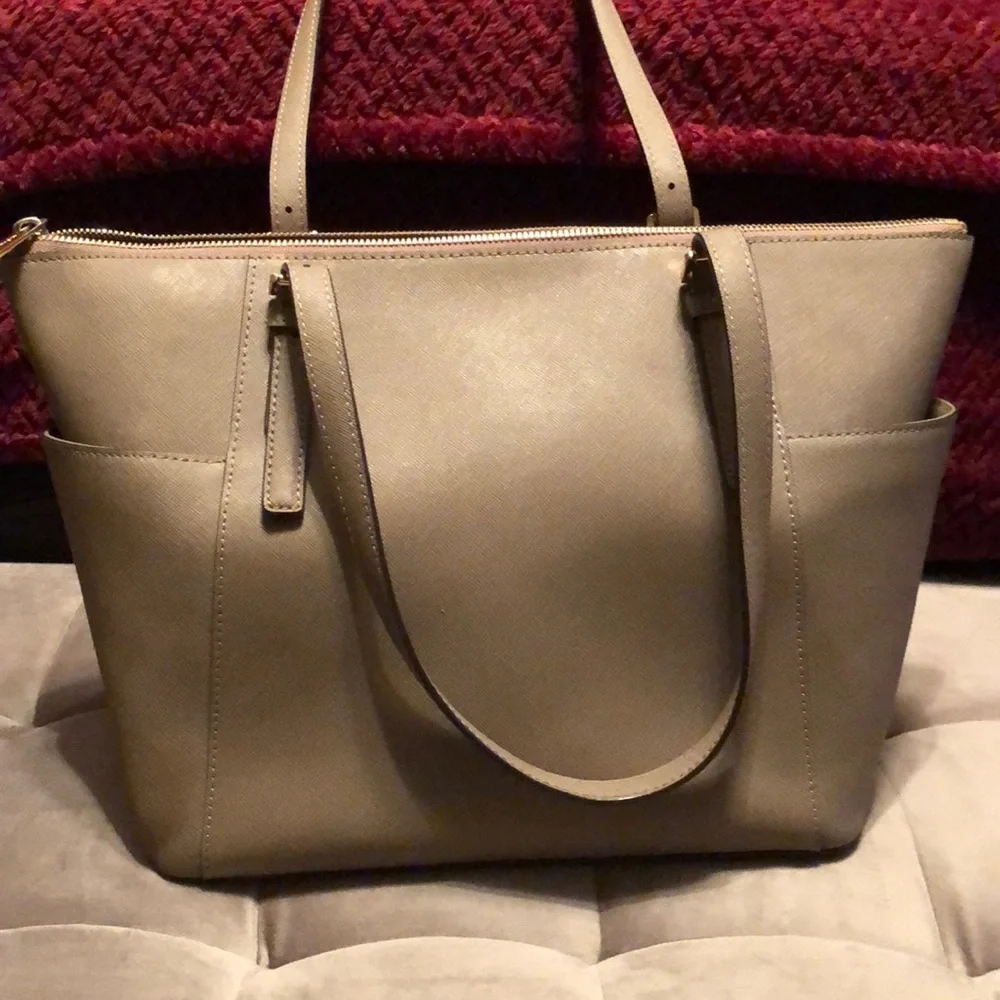 Michael Kors Jet Set Tote - Picture 3 of 7